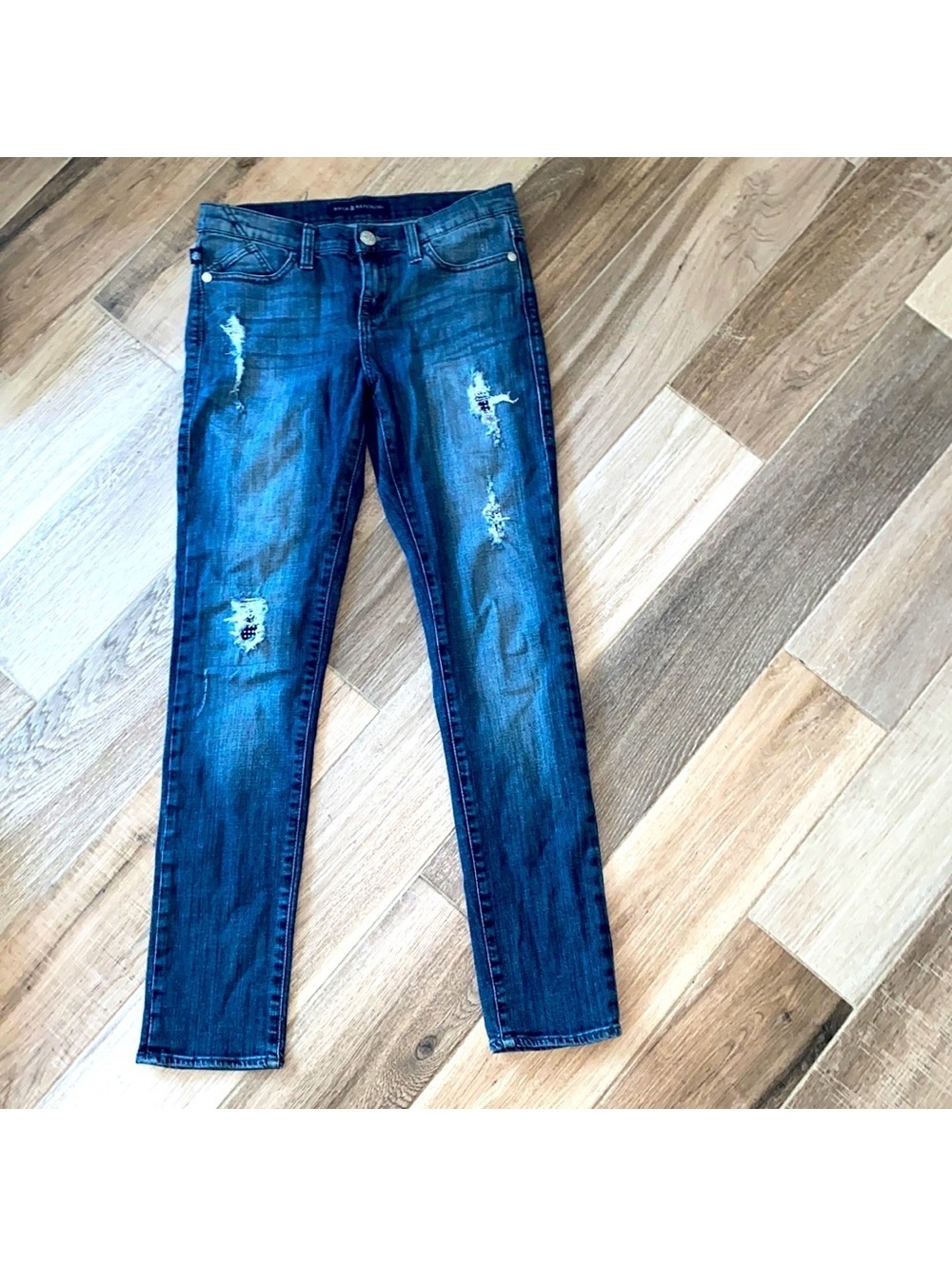 Rock & Republic Women's Medium Blue Crystal Distressed Tapered Leg Jeans Size 8